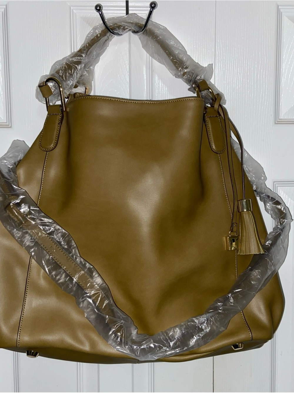 G.I.L.I. Olive Green Leather Shoulder Bag with Tassel